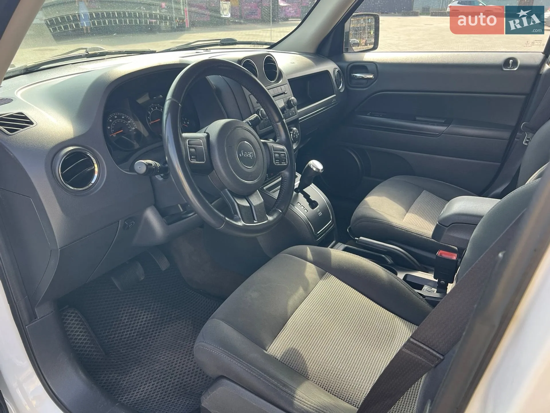 2016 Jeep Liberty (Patriot) - мініатюра 8