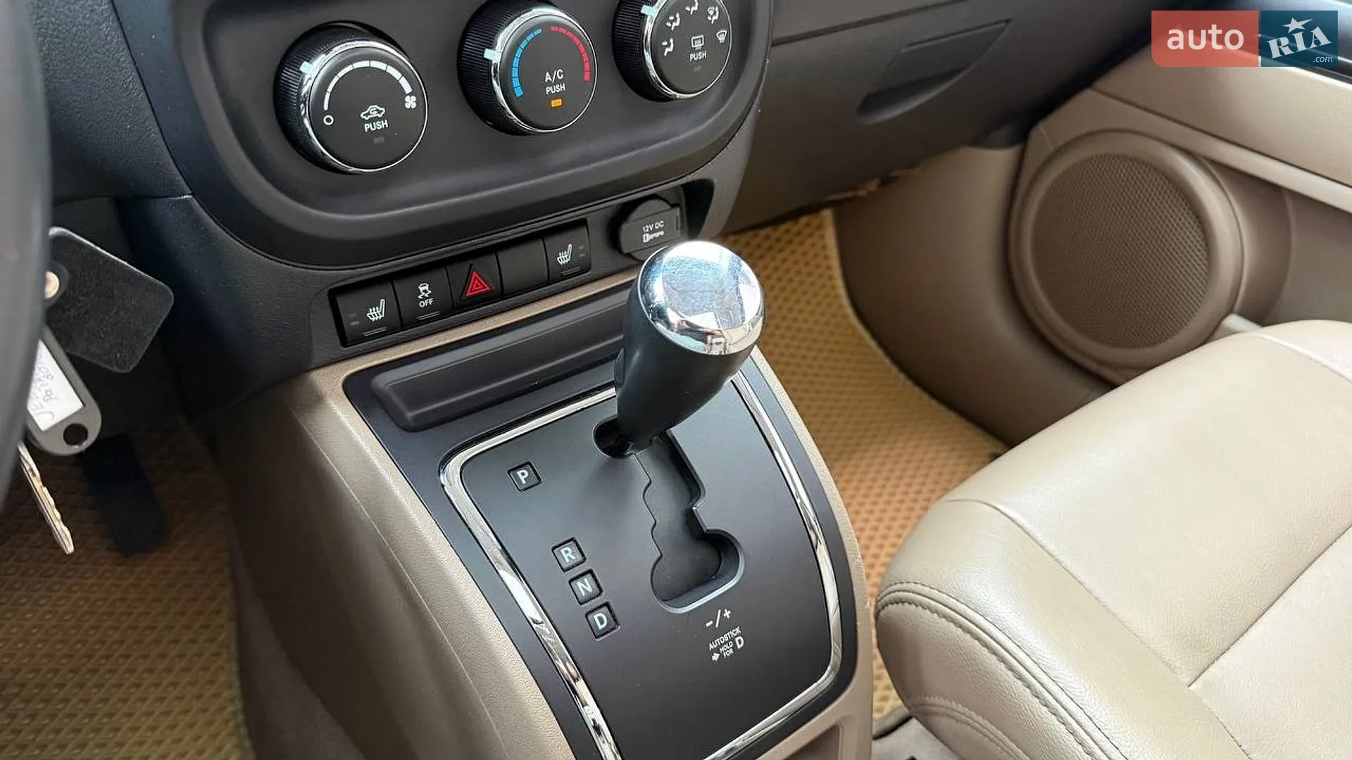 2015 Jeep Liberty (Patriot) - мініатюра 24