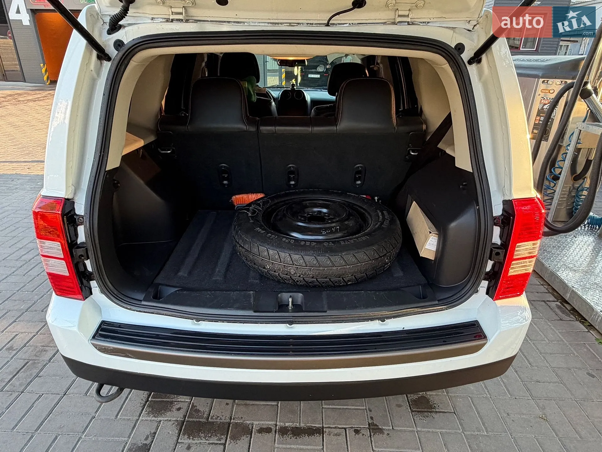 2016 Jeep Liberty (Patriot) - мініатюра 10