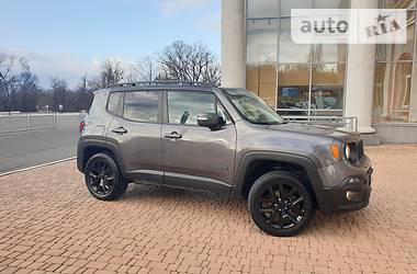 Позашляховик / Кросовер Jeep Renegade 2015 в 