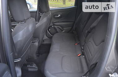 Позашляховик / Кросовер Jeep Renegade 2015 в 
