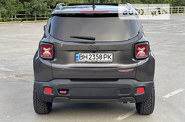 Внедорожник / Кроссовер Jeep Renegade 2016 в 