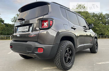 Внедорожник / Кроссовер Jeep Renegade 2016 в 