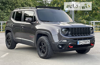Внедорожник / Кроссовер Jeep Renegade 2016 в 