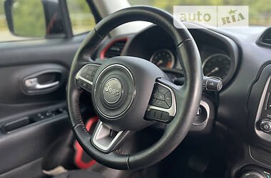 Внедорожник / Кроссовер Jeep Renegade 2016 в 