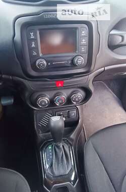 Позашляховик / Кросовер Jeep Renegade 2017 в 