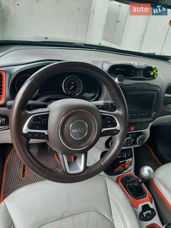 Позашляховик / Кросовер Jeep Renegade 2015 в Перечині