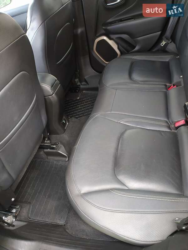 Внедорожник / Кроссовер Jeep Renegade 2016 в Тернополе