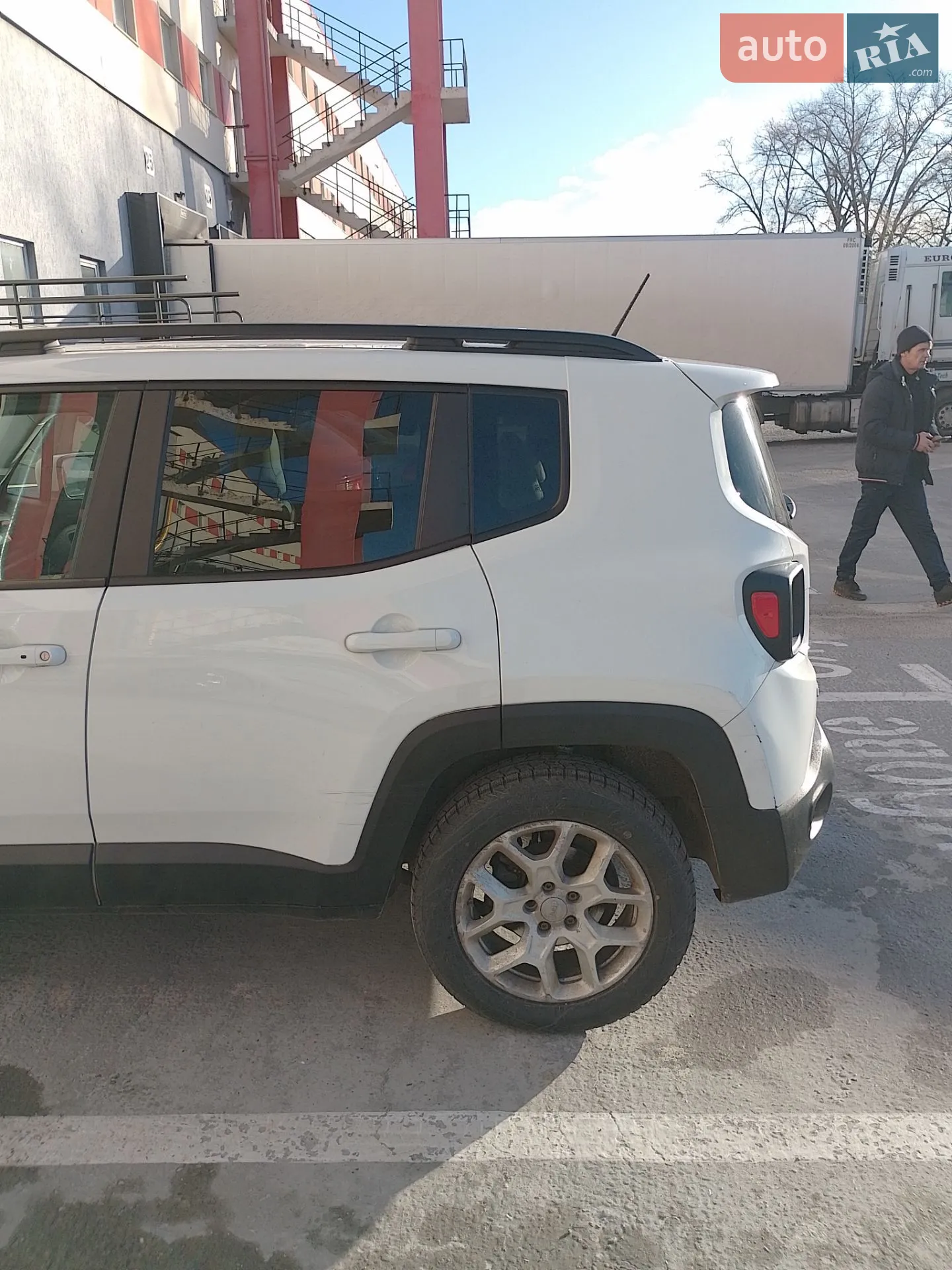 2015 Jeep Renegade - мініатюра 2