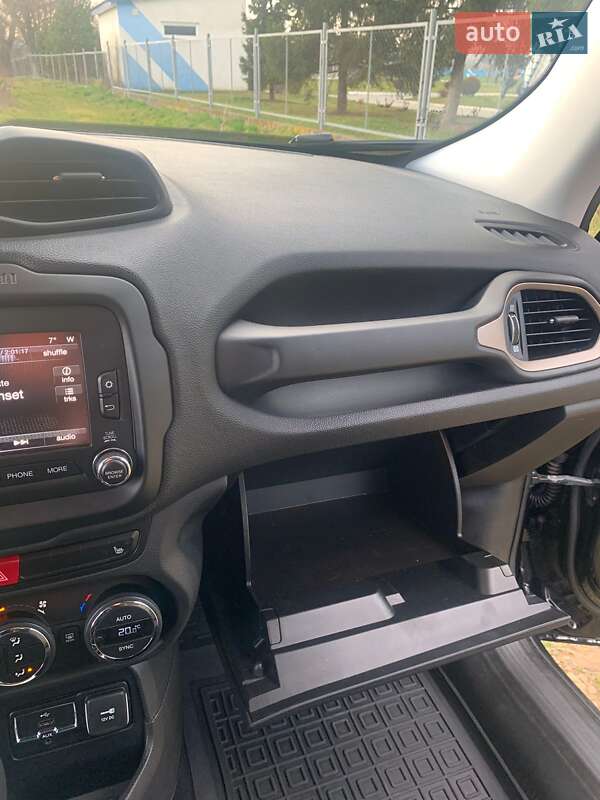 Позашляховик / Кросовер Jeep Renegade 2015 в Чернівцях