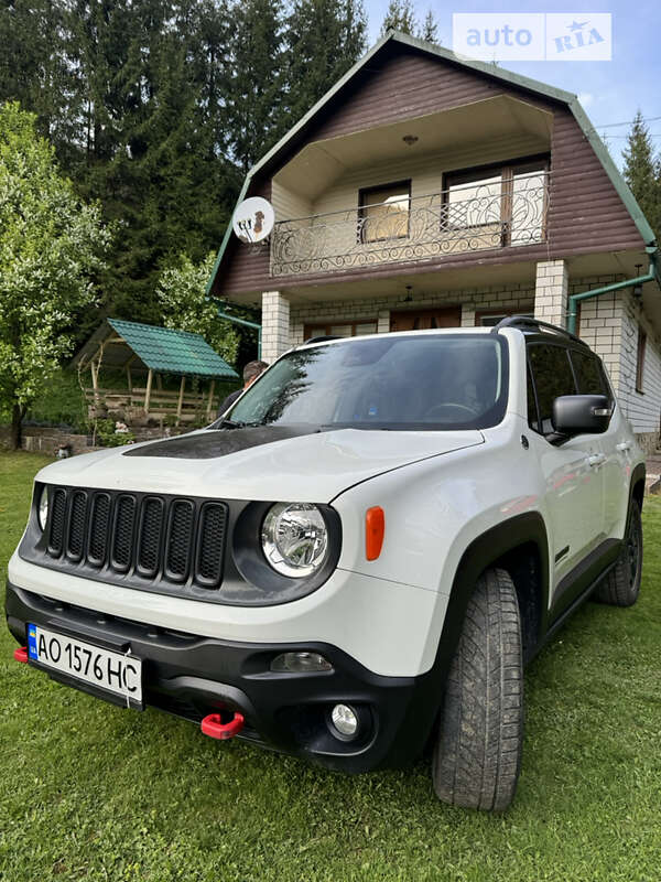 Внедорожник / Кроссовер Jeep Renegade 2016 в Межгорье