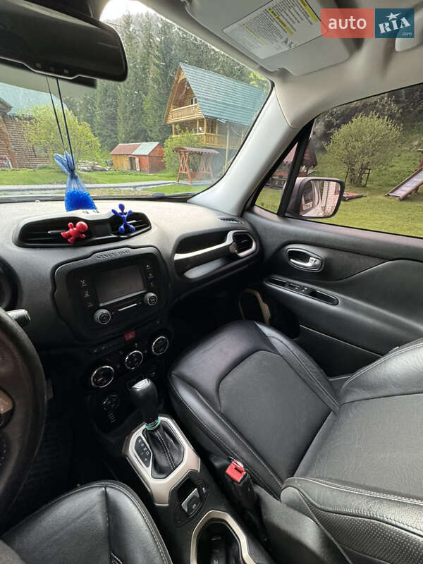 Позашляховик / Кросовер Jeep Renegade 2016 в Міжгір'ї