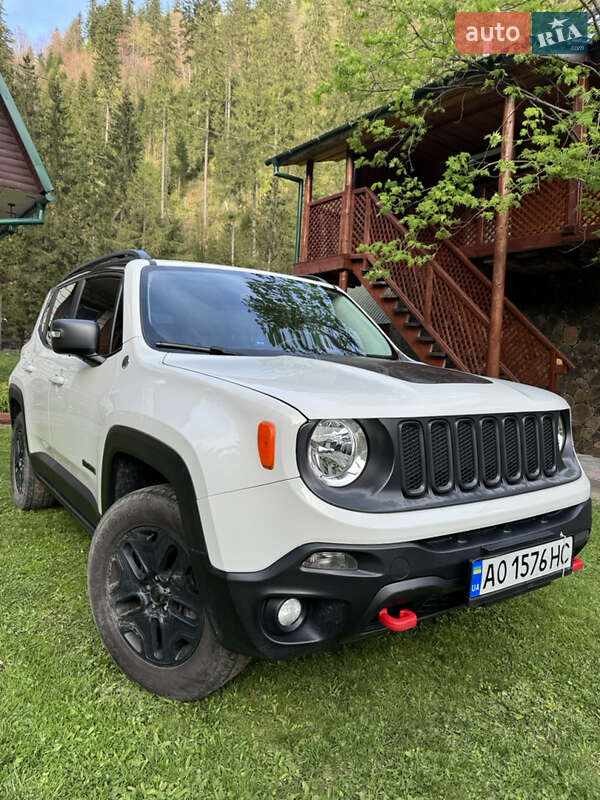 Позашляховик / Кросовер Jeep Renegade 2016 в Міжгір'ї