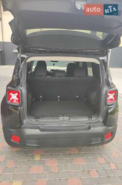 Внедорожник / Кроссовер Jeep Renegade 2018 в 