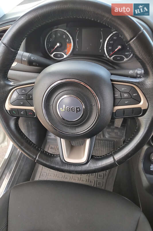 Позашляховик / Кросовер Jeep Renegade 2016 в Києві