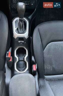 Позашляховик / Кросовер Jeep Renegade 2016 в 