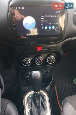 Внедорожник / Кроссовер Jeep Renegade 2017 в 