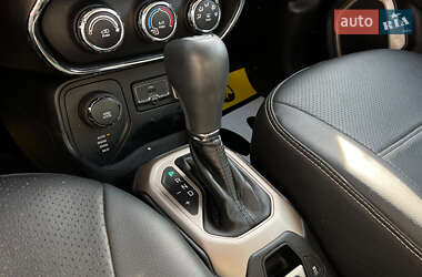 Позашляховик / Кросовер Jeep Renegade 2015 в 
