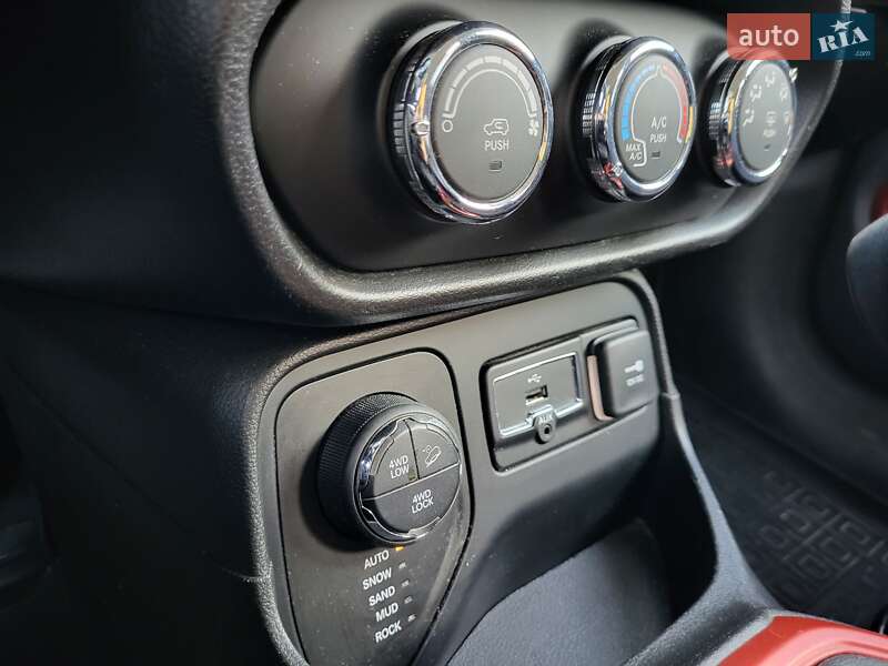 Позашляховик / Кросовер Jeep Renegade 2016 в Києві