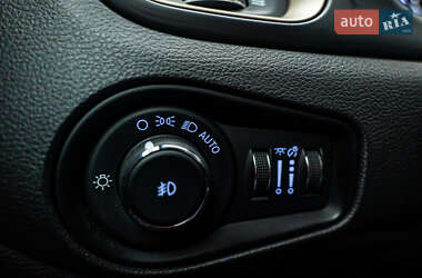 Внедорожник / Кроссовер Jeep Renegade 2016 в 