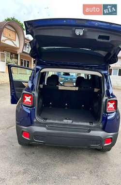 Позашляховик / Кросовер Jeep Renegade 2017 в Новоселиці