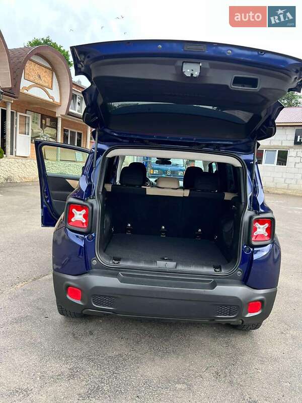 Внедорожник / Кроссовер Jeep Renegade 2017 в Новоселице