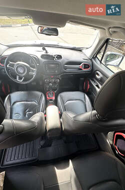 Внедорожник / Кроссовер Jeep Renegade 2016 в 