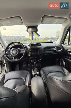 Внедорожник / Кроссовер Jeep Renegade 2016 в 