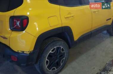 Позашляховик / Кросовер Jeep Renegade 2015 в 