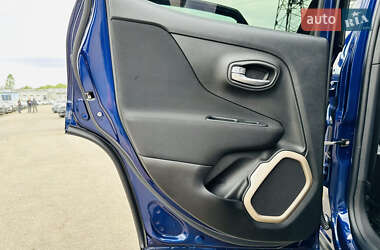 Внедорожник / Кроссовер Jeep Renegade 2016 в 