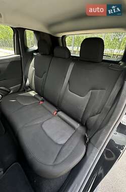 Внедорожник / Кроссовер Jeep Renegade 2017 в 