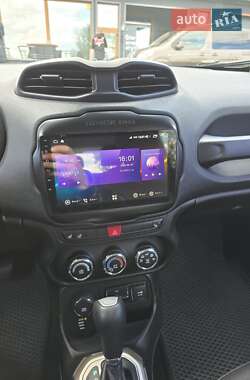 Внедорожник / Кроссовер Jeep Renegade 2017 в 