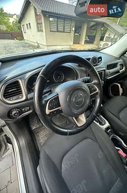 Внедорожник / Кроссовер Jeep Renegade 2016 в 