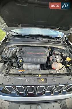 Внедорожник / Кроссовер Jeep Renegade 2016 в 
