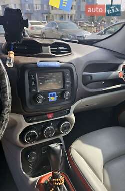 Позашляховик / Кросовер Jeep Renegade 2015 в 