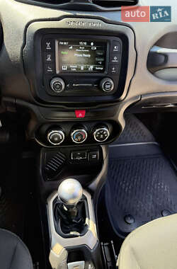 Внедорожник / Кроссовер Jeep Renegade 2015 в 