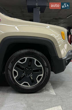 Внедорожник / Кроссовер Jeep Renegade 2016 в 