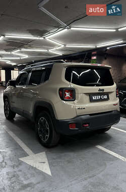 Внедорожник / Кроссовер Jeep Renegade 2016 в 
