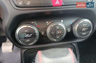 Позашляховик / Кросовер Jeep Renegade 2015 в 