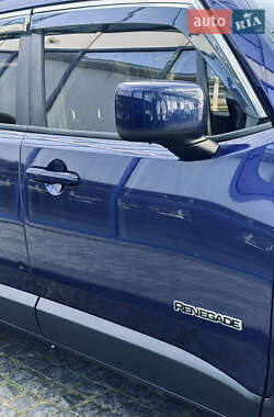 Внедорожник / Кроссовер Jeep Renegade 2016 в 