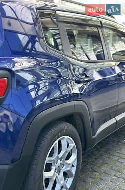 Внедорожник / Кроссовер Jeep Renegade 2016 в 