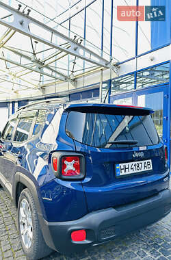 Внедорожник / Кроссовер Jeep Renegade 2016 в 