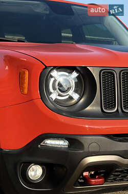 Внедорожник / Кроссовер Jeep Renegade 2015 в 