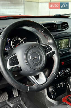Внедорожник / Кроссовер Jeep Renegade 2015 в 