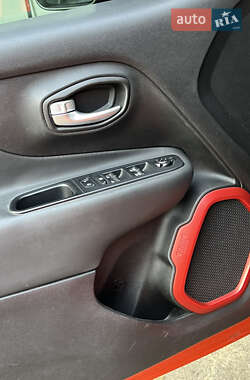 Внедорожник / Кроссовер Jeep Renegade 2015 в 