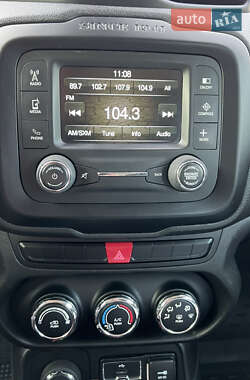 Внедорожник / Кроссовер Jeep Renegade 2015 в 