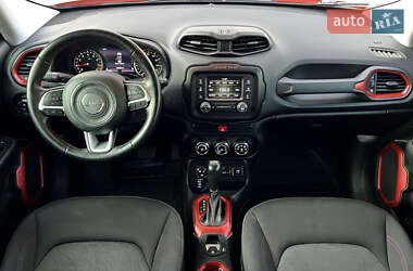 Внедорожник / Кроссовер Jeep Renegade 2015 в 