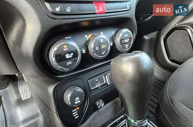 Внедорожник / Кроссовер Jeep Renegade 2016 в 
