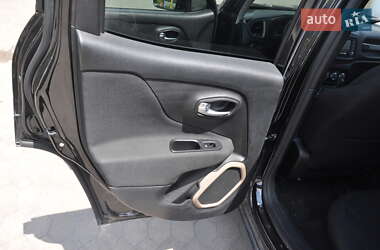 Внедорожник / Кроссовер Jeep Renegade 2016 в 