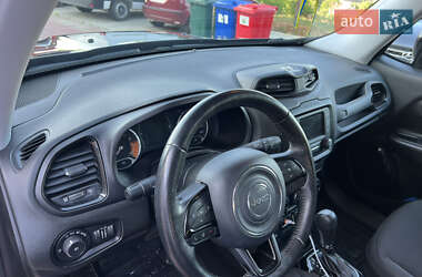 Внедорожник / Кроссовер Jeep Renegade 2016 в 